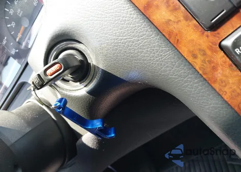 2000 Mercedes-Benz E 320 из США, поврежденный, VIN WDBJF65J8YB105195